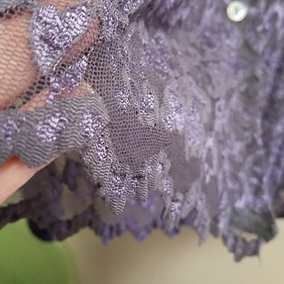 Lace shirt with velvet collar and cuffs - Picture 3 of 3